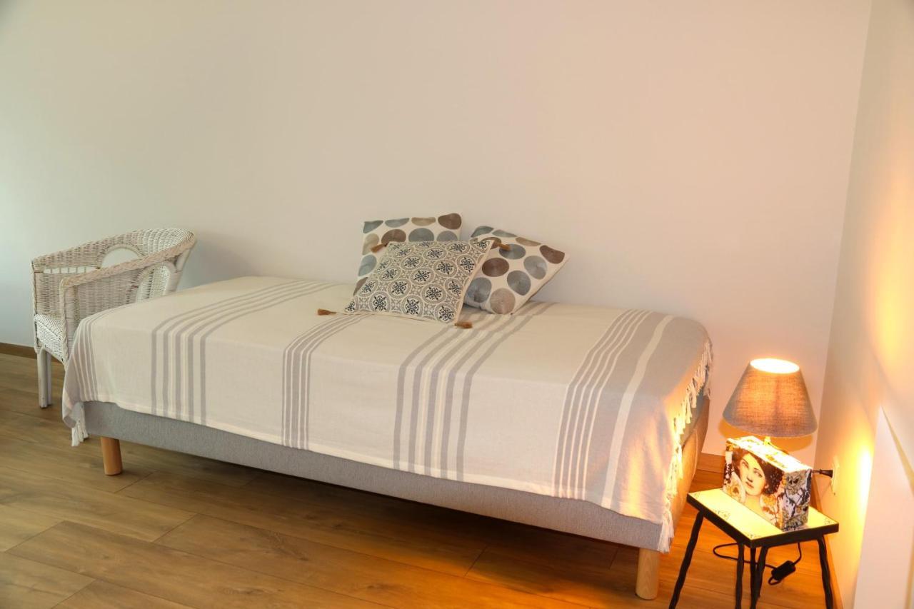 Des Feuilles Et Des Hiboux Hotel Plescop ภายนอก รูปภาพ