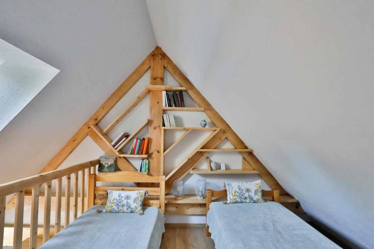 Des Feuilles Et Des Hiboux Hotel Plescop ภายนอก รูปภาพ