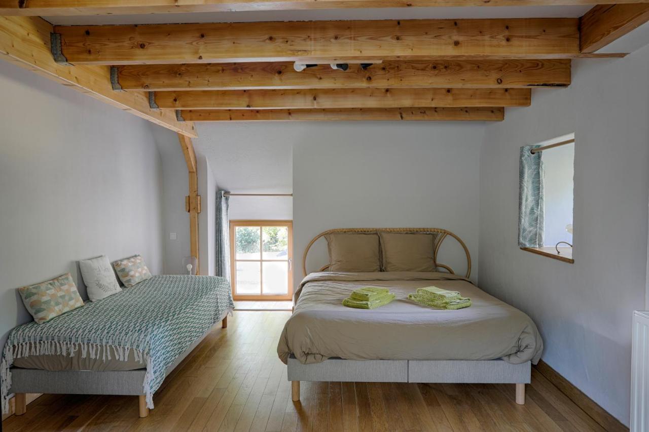 Des Feuilles Et Des Hiboux Hotel Plescop ภายนอก รูปภาพ