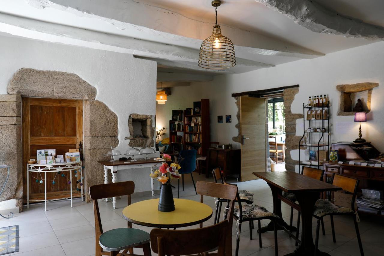 Des Feuilles Et Des Hiboux Hotel Plescop ภายนอก รูปภาพ
