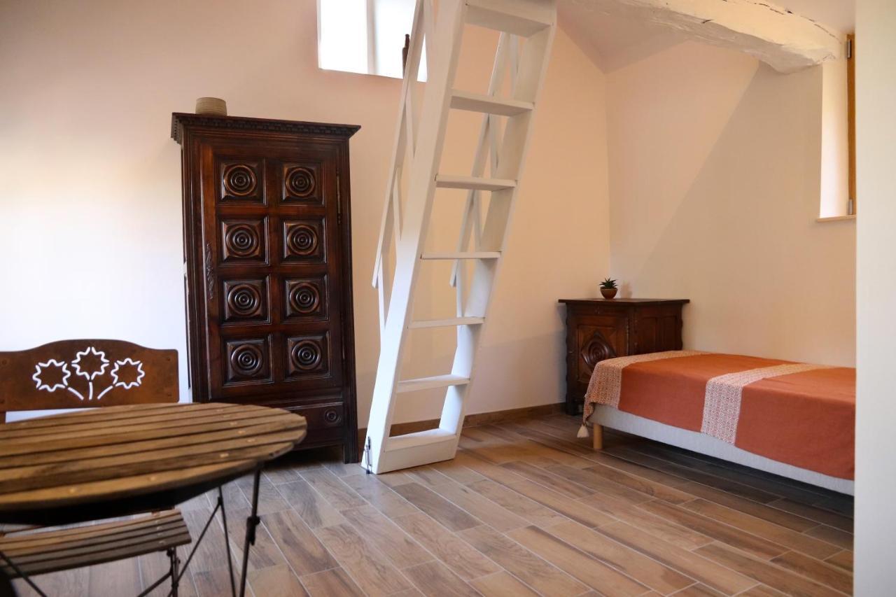 Des Feuilles Et Des Hiboux Hotel Plescop ภายนอก รูปภาพ