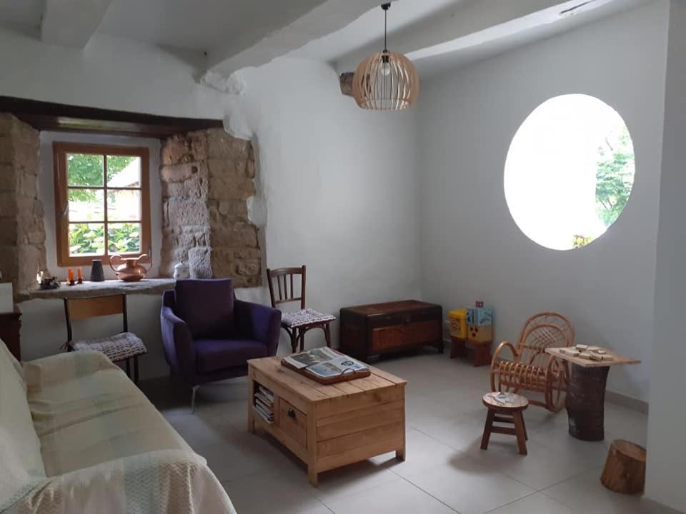 Des Feuilles Et Des Hiboux Hotel Plescop ภายนอก รูปภาพ